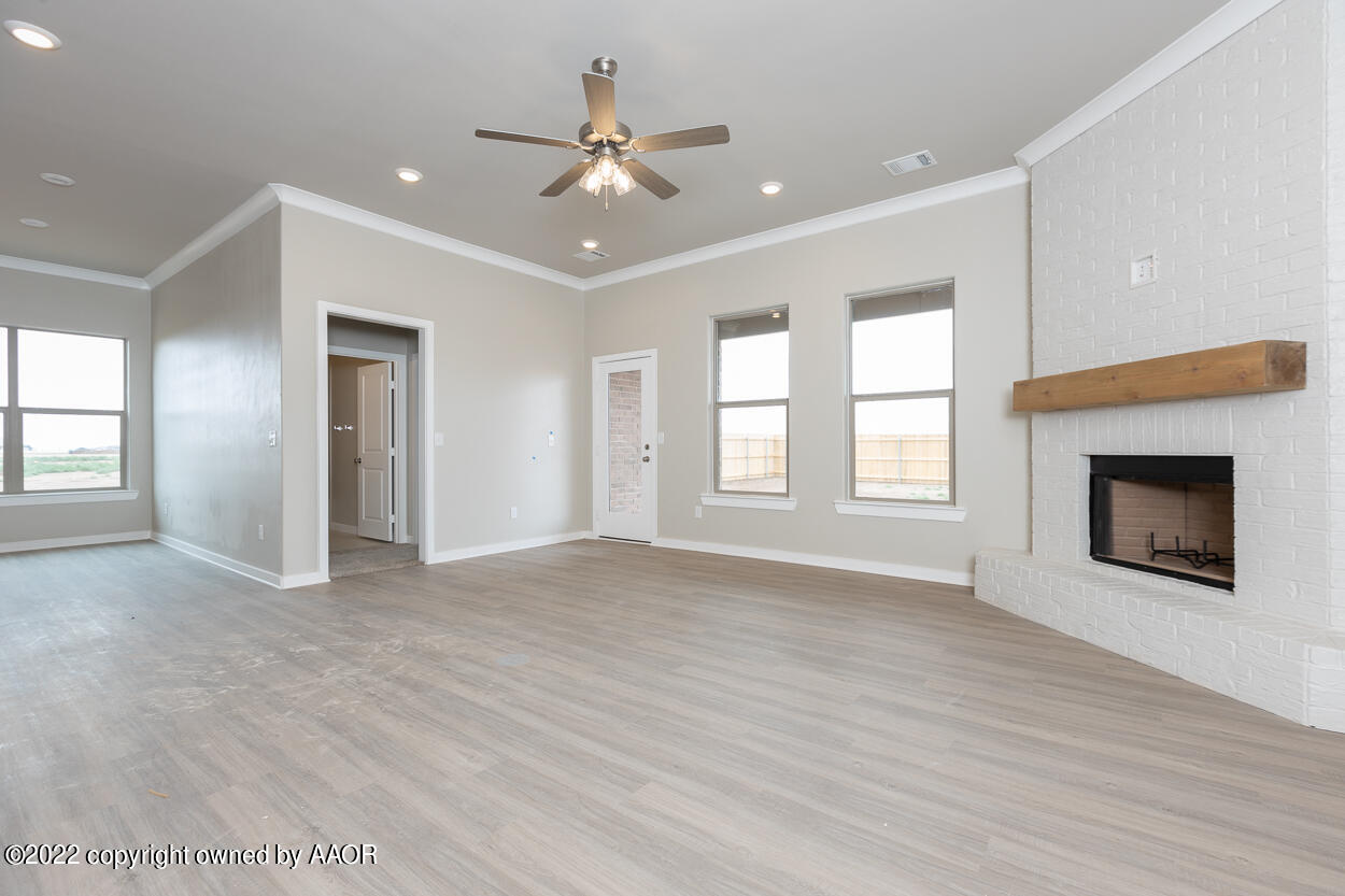 18000 Lone Ranch Road Amarillo, TX 79124 - Photo 15 of 37 Living Room