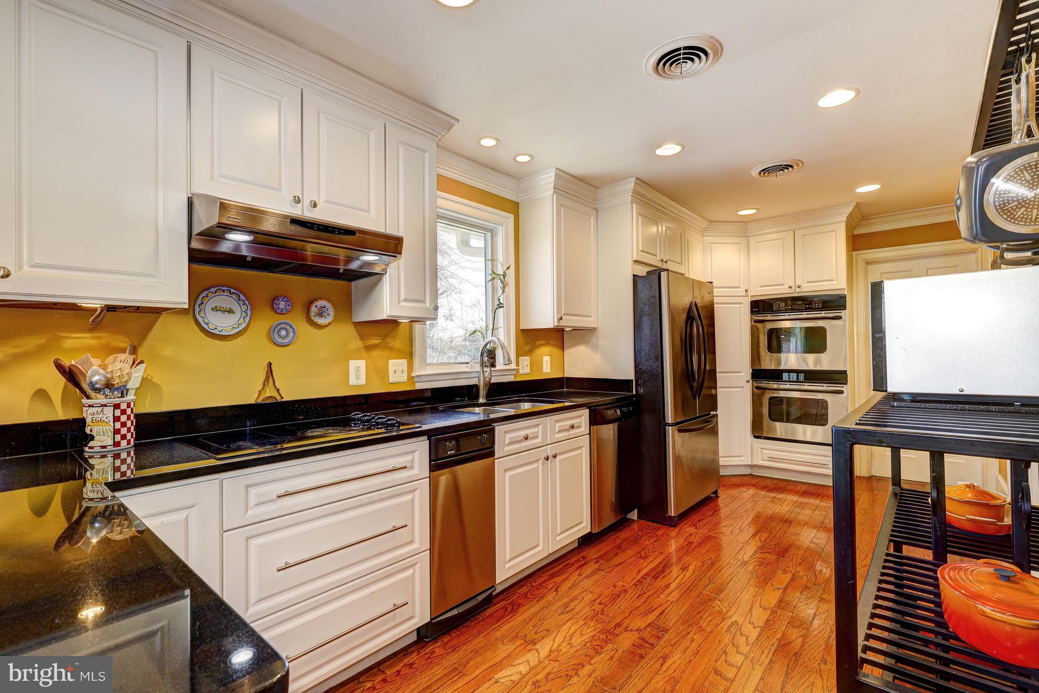 6512 Brooklyn Bridge Road Laurel, MD 20707 - Photo 9 of 37 Kitchen