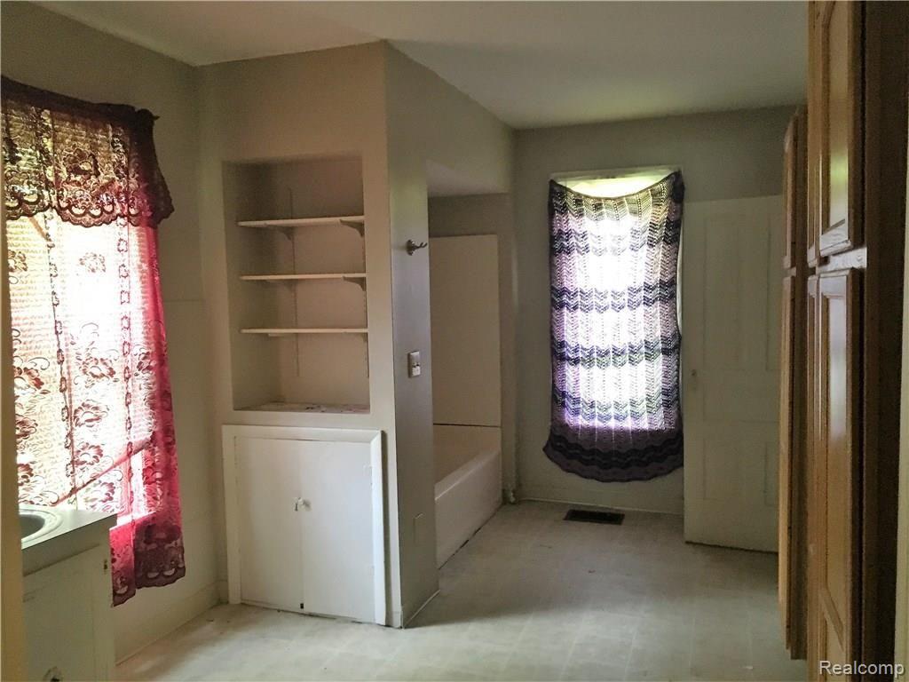 1149 Carleton Rockwood Road Carleton, MI 48117 - Photo 22 of 28 Bathroom.jpg