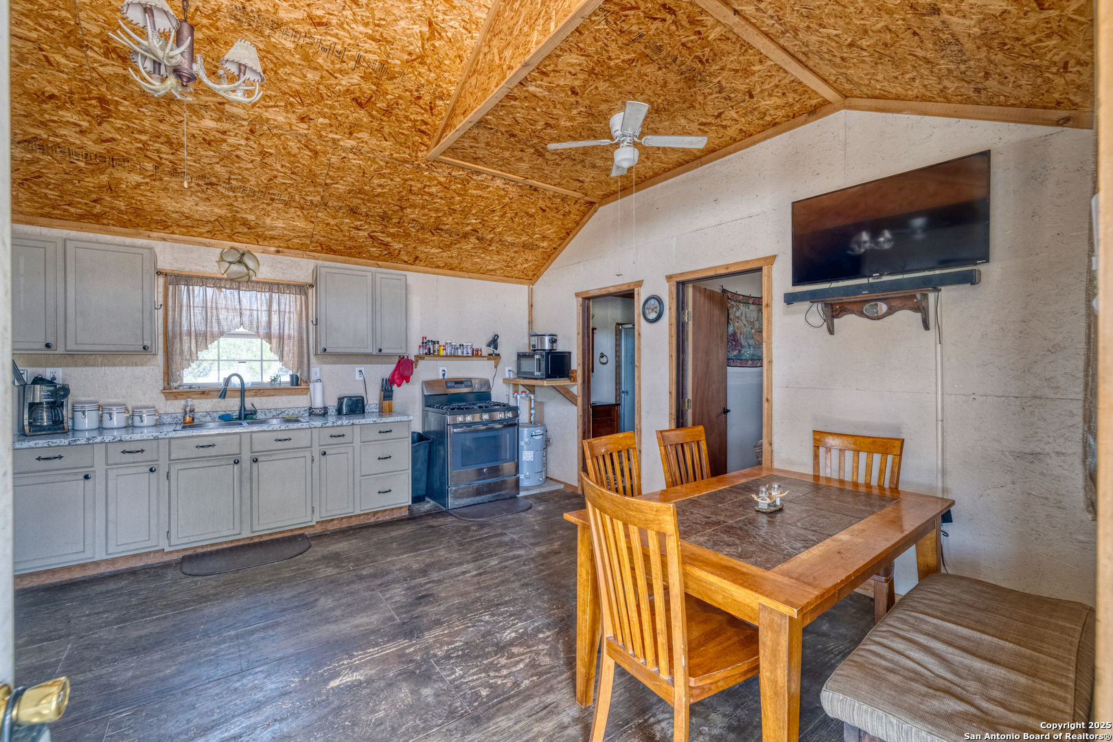 1024 SD 63005 Del Rio, TX 78840 - Photo 5 of 33