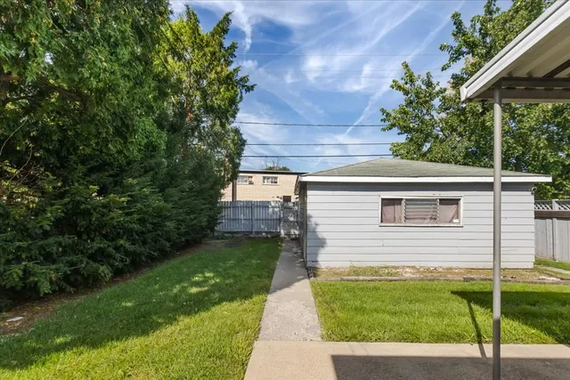 $2,600 | 15304 Grant Street, Dolton, IL 60419