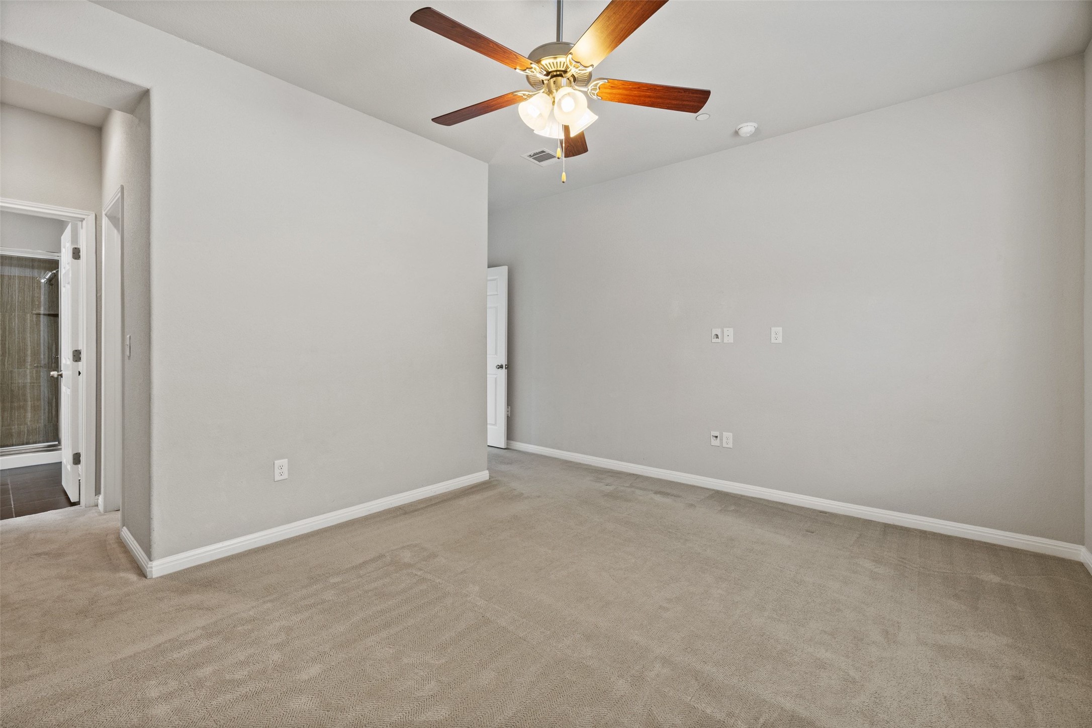 1615 Airedale Road Austin, TX 78748 - Photo 30 of 39 an empty room with closet and a chandelier fan