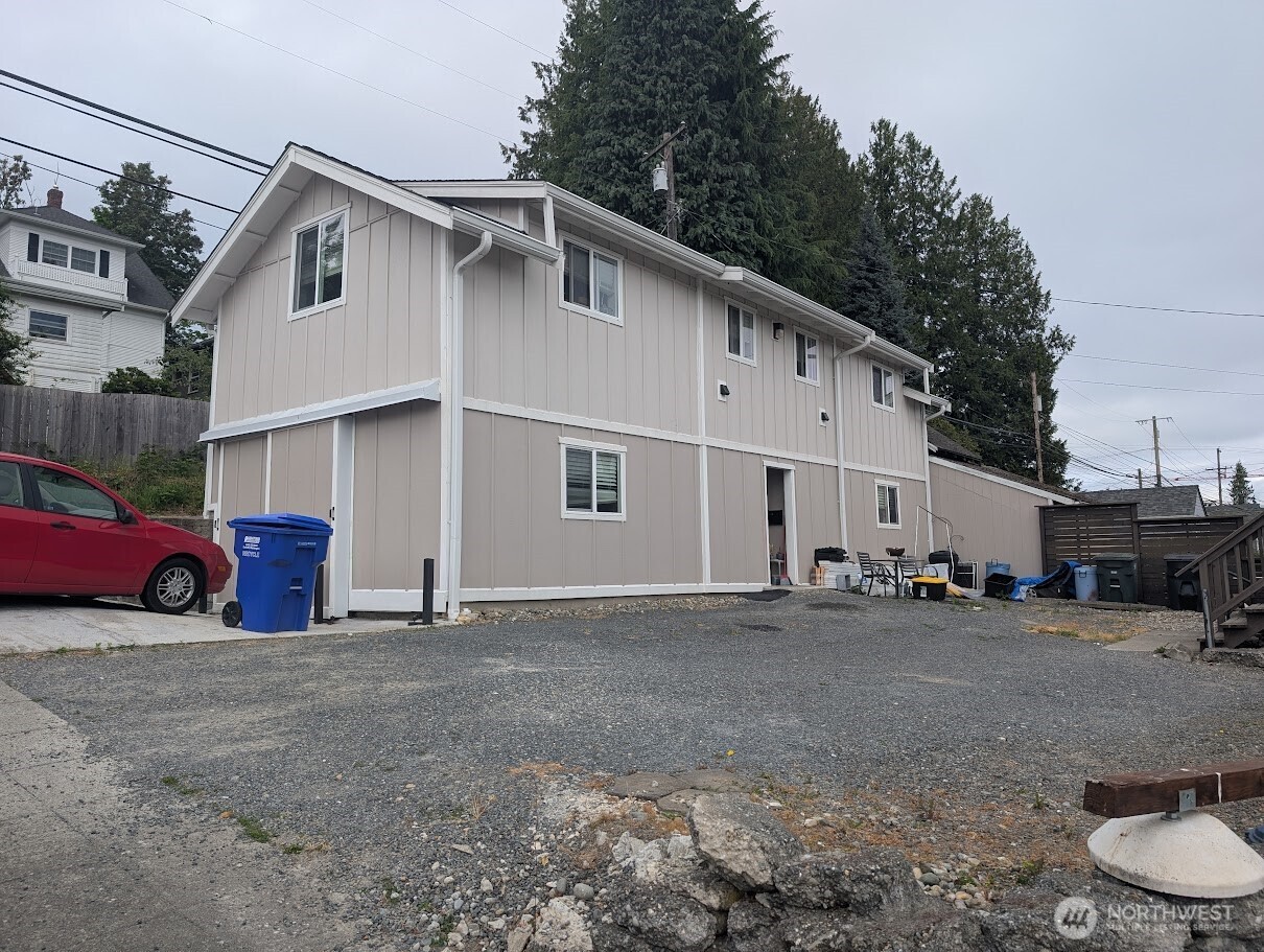 3330 Rucker Avenue Everett, WA 98201 - Photo 3 of 21