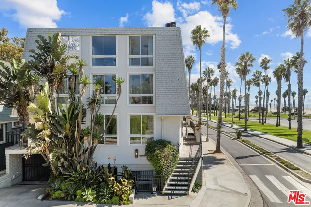 $1,199,000 | 118 Wadsworth Avenue, Unit 1, Santa Monica, CA 90405