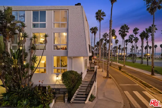 $1,199,000 | 118 Wadsworth Avenue, Unit 1, Santa Monica, CA 90405