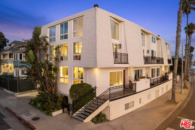 $1,199,000 | 118 Wadsworth Avenue, Unit 1, Santa Monica, CA 90405