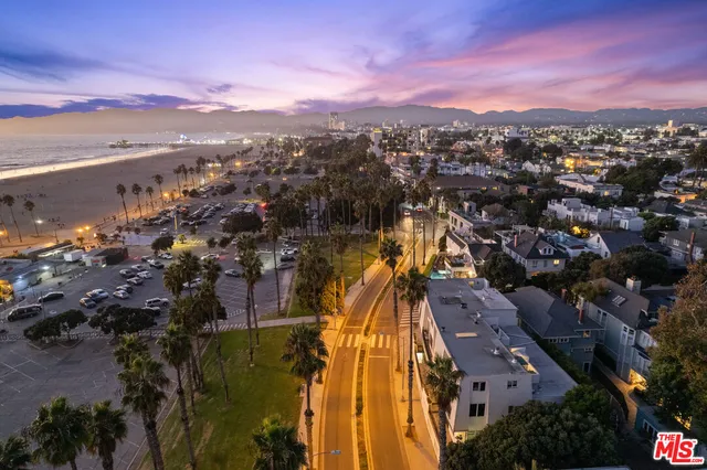 $1,199,000 | 118 Wadsworth Avenue, Unit 1, Santa Monica, CA 90405