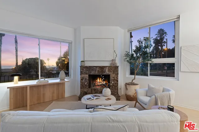 $1,199,000 | 118 Wadsworth Avenue, Unit 1, Santa Monica, CA 90405