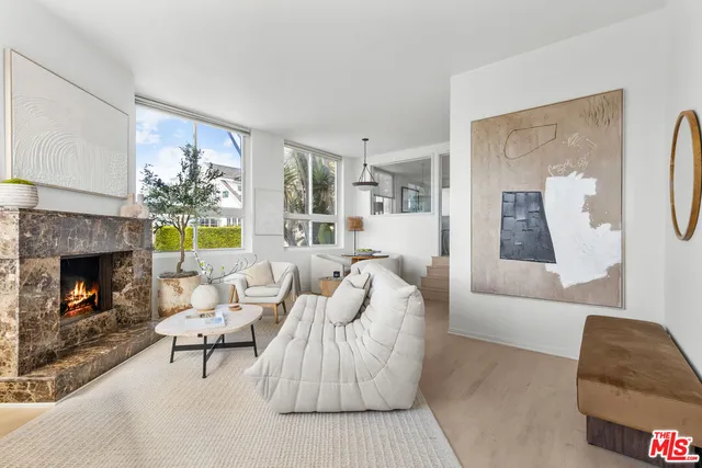 $1,199,000 | 118 Wadsworth Avenue, Unit 1, Santa Monica, CA 90405