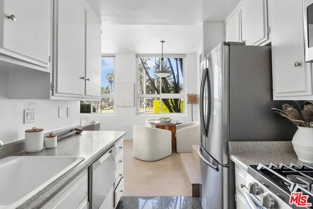 $1,199,000 | 118 Wadsworth Avenue, Unit 1, Santa Monica, CA 90405