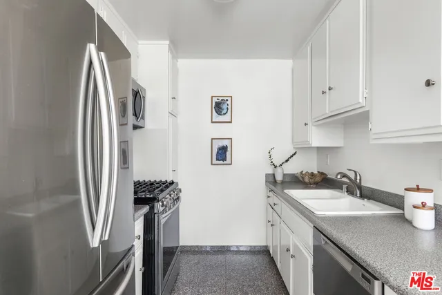$1,199,000 | 118 Wadsworth Avenue, Unit 1, Santa Monica, CA 90405