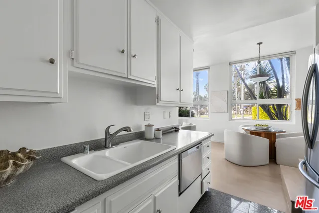 $1,199,000 | 118 Wadsworth Avenue, Unit 1, Santa Monica, CA 90405