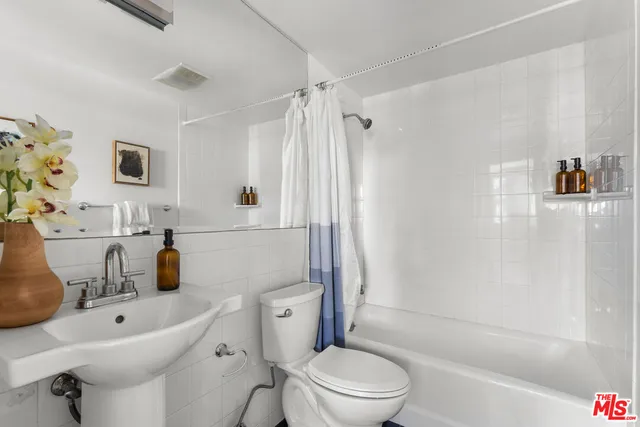 $1,199,000 | 118 Wadsworth Avenue, Unit 1, Santa Monica, CA 90405