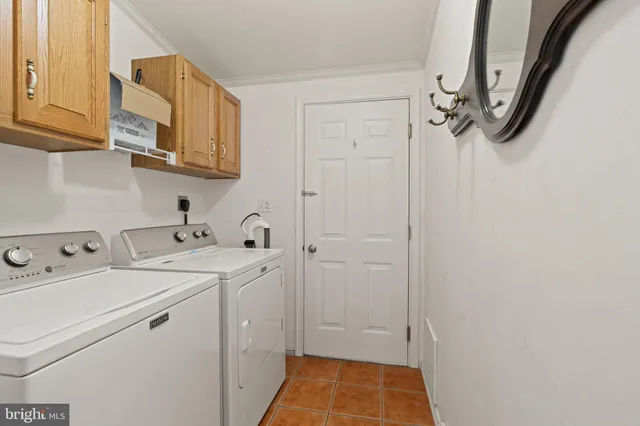 a view of walk in closet with washer and dryer