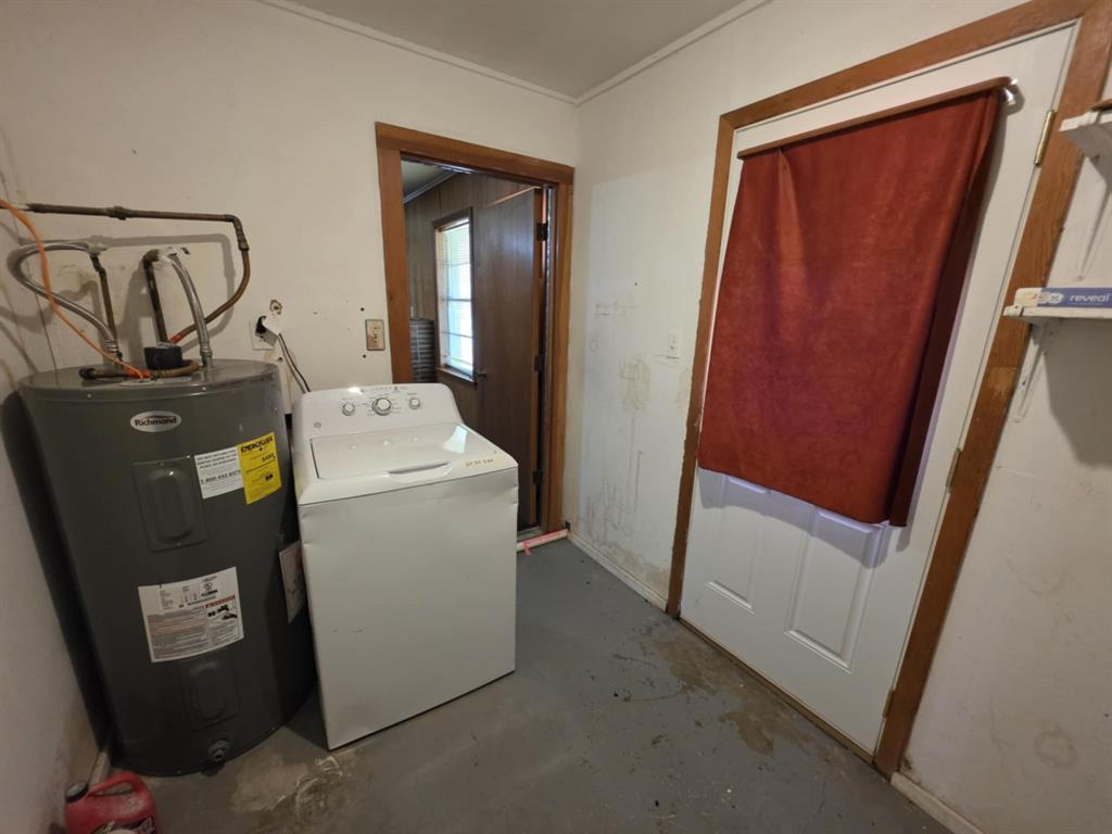 123 Frank Drive Logansport, LA 71049 - Photo 15 of 32 a utility room with dryer and washer