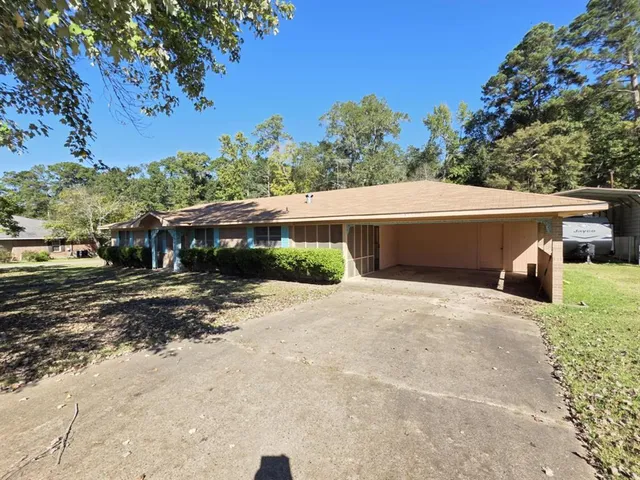 a view of a house with a yard and garage