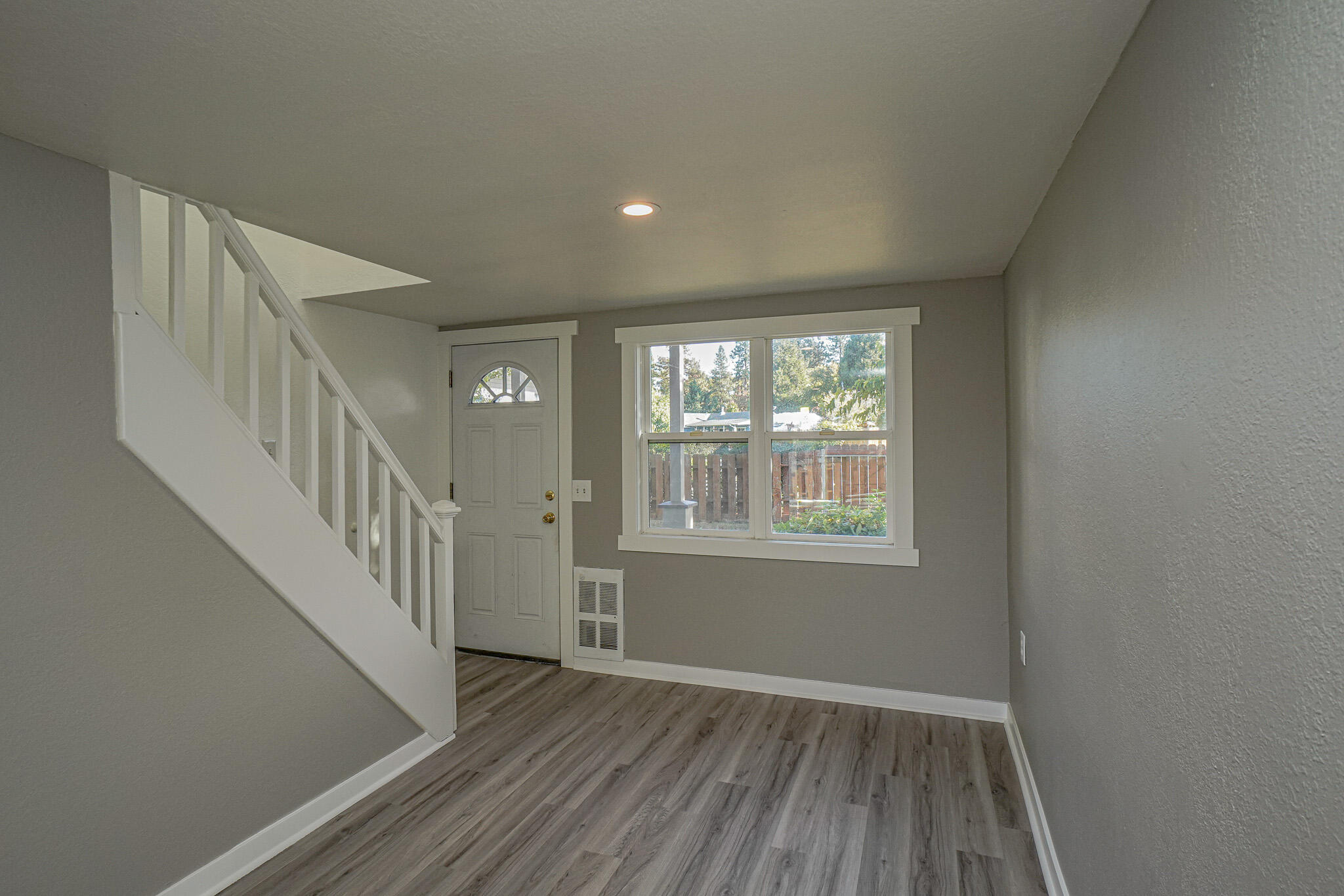 610 West 4th Street Phoenix, OR 97535 - Photo 18 of 32 DSC00439