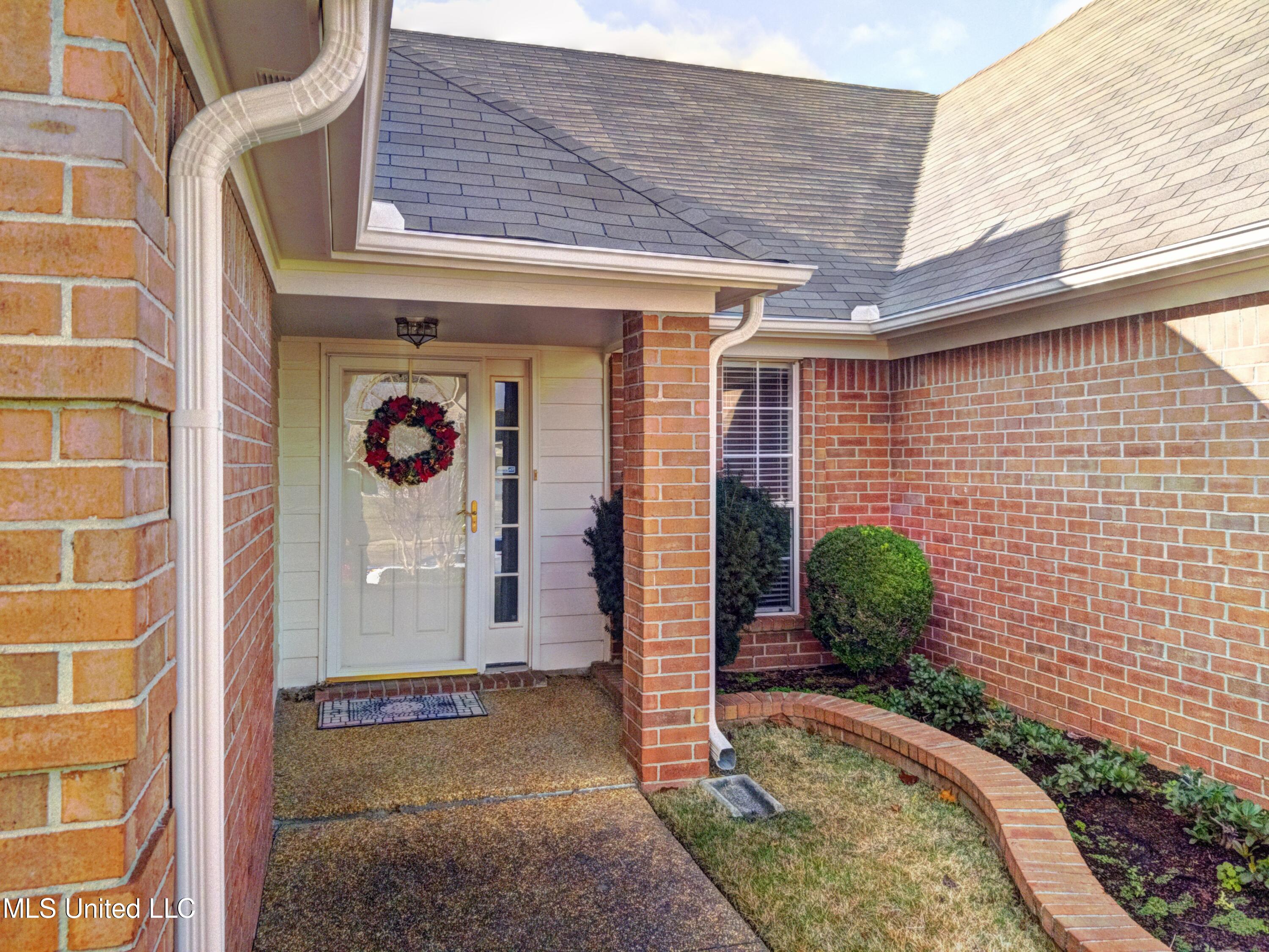 7703 Alexanders Ridge Cove Olive Branch, MS 38654 - Photo 2 of 10 7703 Alexaders Ridge Cv Frt Entry, Fusio