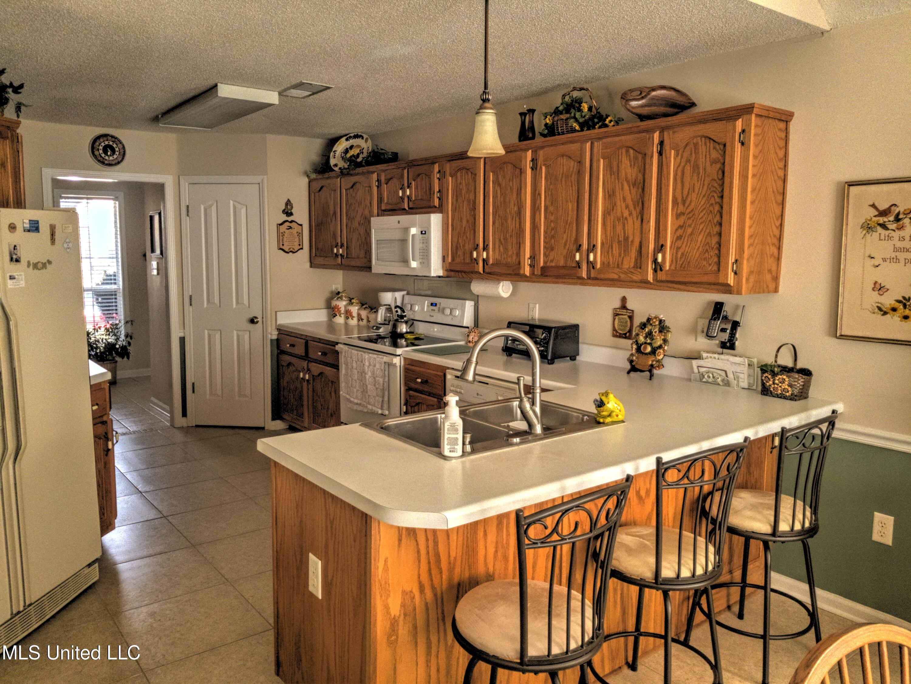 7703 Alexanders Ridge Cove Olive Branch, MS 38654 - Photo 3 of 10 7703 Alexaders Ridge Cv Kitchen, Fusion