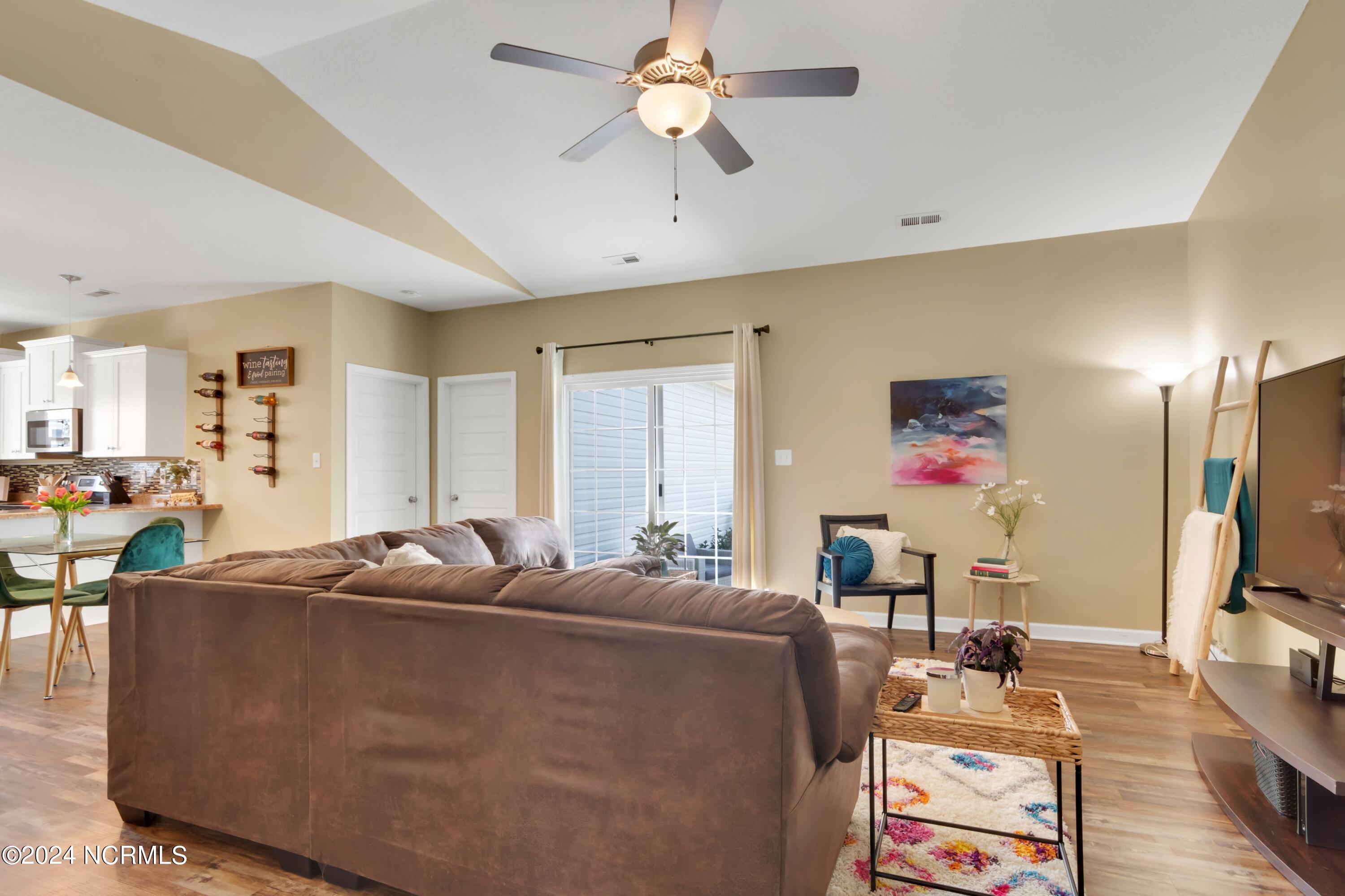 832 Queens Creek Road Hubert, NC 28539 - Photo 9 of 42 Living Area