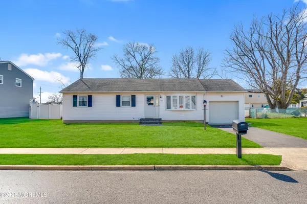 $450,000 | 558 Pennsylvania Avenue, Brick, NJ 08724