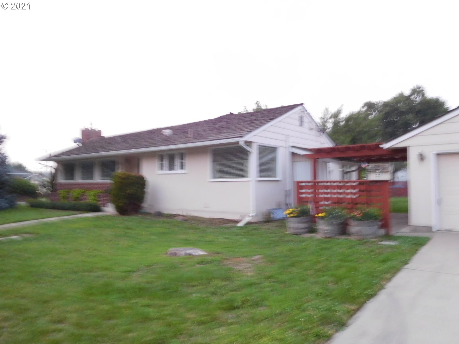 665 Pierce Street Milton Freewater, OR 97862 - Photo 3 of 32