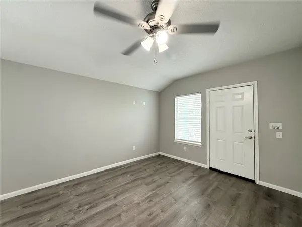 $1,650 | 300 Longstreet Road, Willis, TX 77378