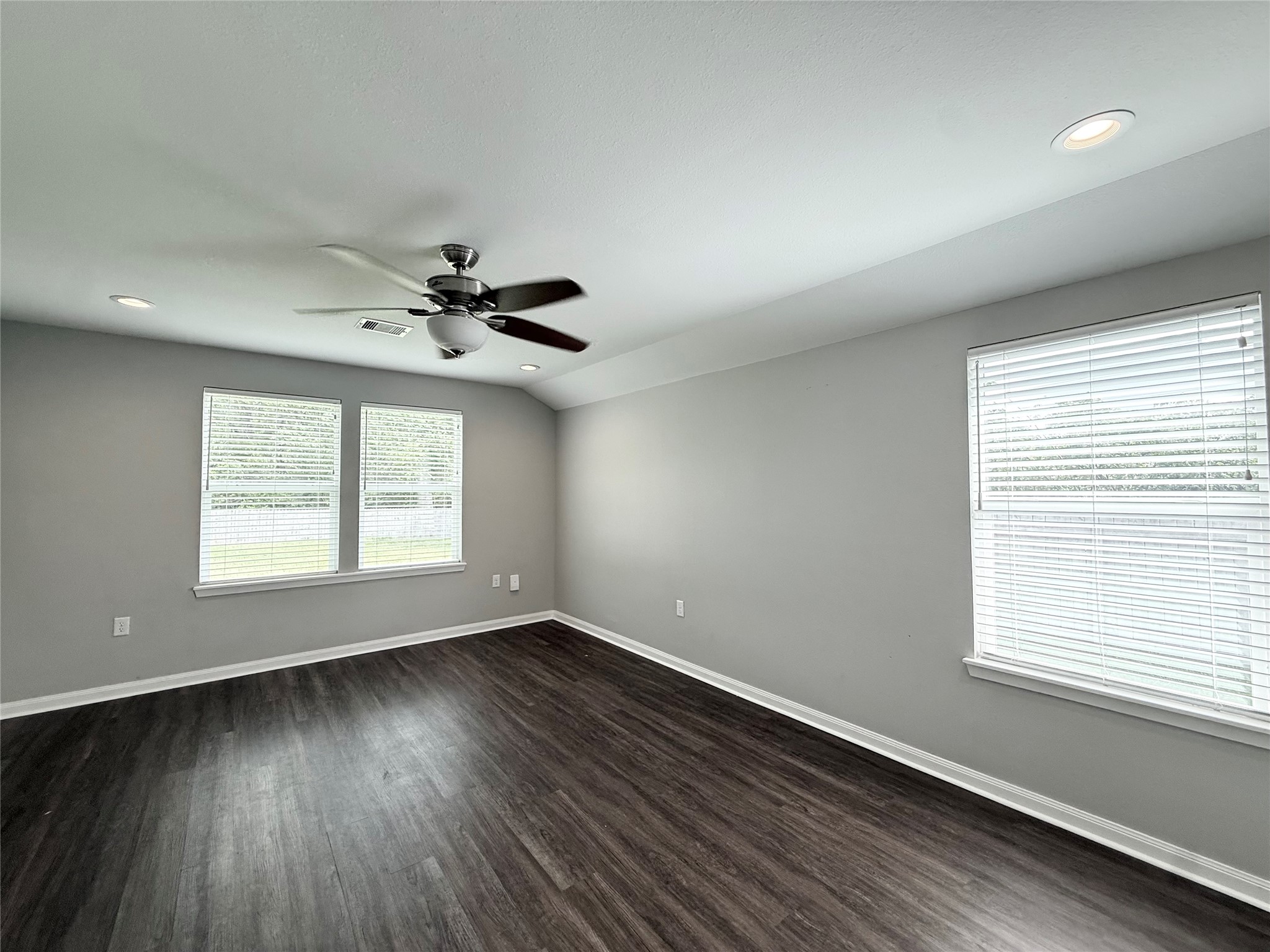 300 Longstreet Road Willis, TX 77378 - Photo 12 of 30 Primary Bedroom