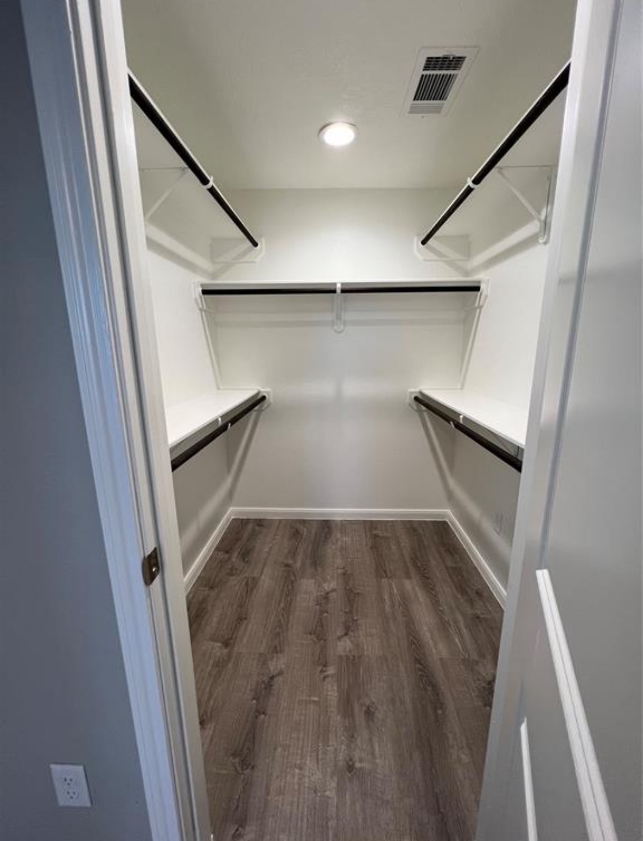 300 Longstreet Road Willis, TX 77378 - Photo 17 of 30 Second Primary Walk-in Closet