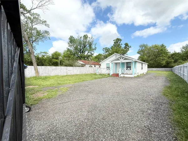 $1,650 | 300 Longstreet Road, Willis, TX 77378