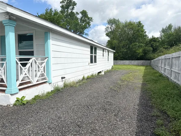 $1,650 | 300 Longstreet Road, Willis, TX 77378