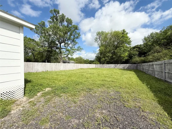 $1,650 | 300 Longstreet Road, Willis, TX 77378