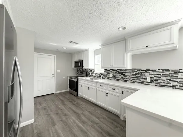 $1,650 | 300 Longstreet Road, Willis, TX 77378