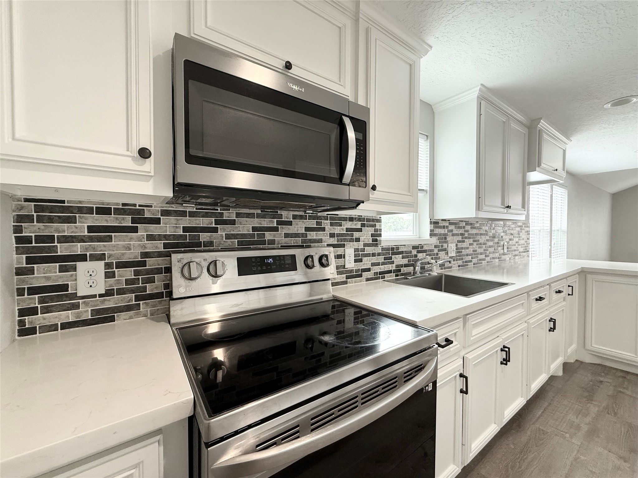 300 Longstreet Road Willis, TX 77378 - Photo 6 of 30 Kitchen