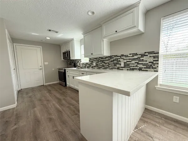 $1,650 | 300 Longstreet Road, Willis, TX 77378