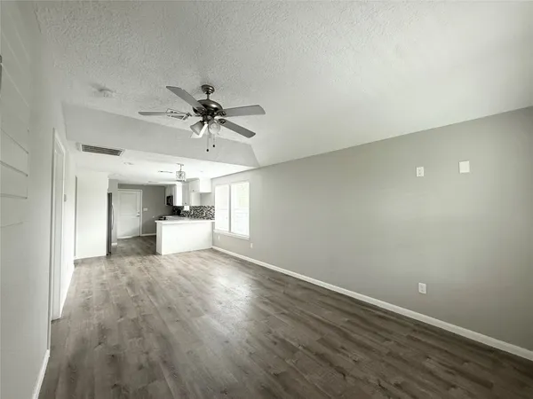 $1,650 | 300 Longstreet Road, Willis, TX 77378