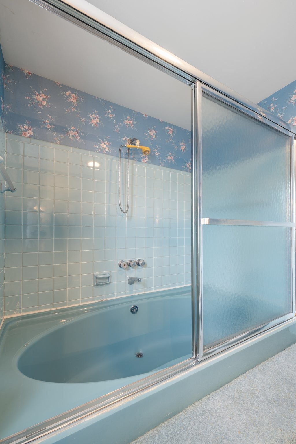 1409 Sneed Road West Franklin, TN 37069 - Photo 30 of 47 a bathroom with a shower and a bathtub