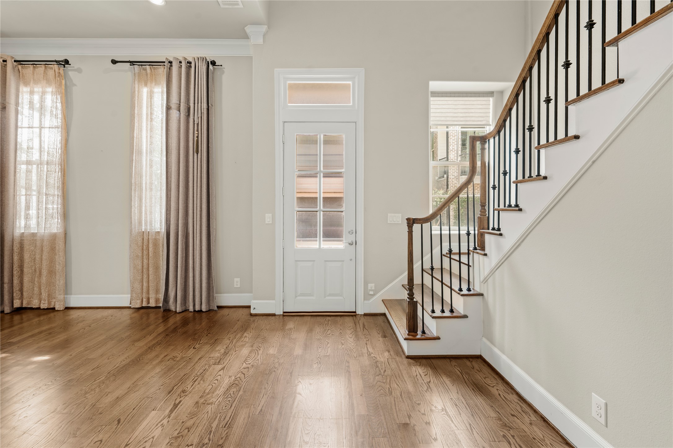 10902 Grove Tree Lane Houston, TX 77043 - Photo 2 of 36