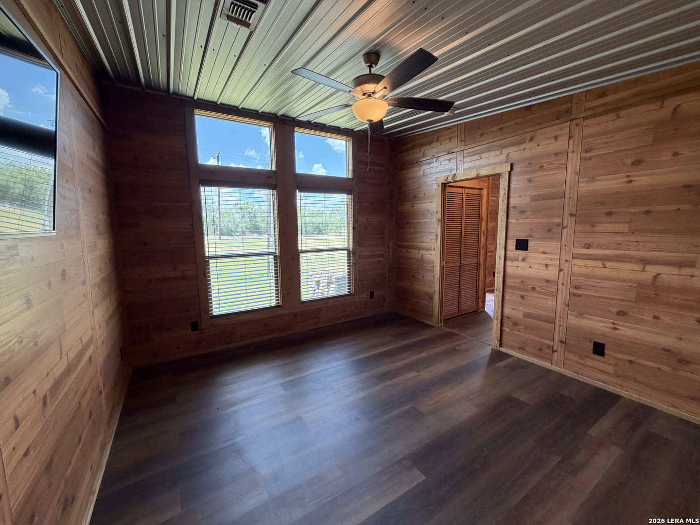 7002 County Road 4514 Devine, TX 78016 - Photo 13 of 24