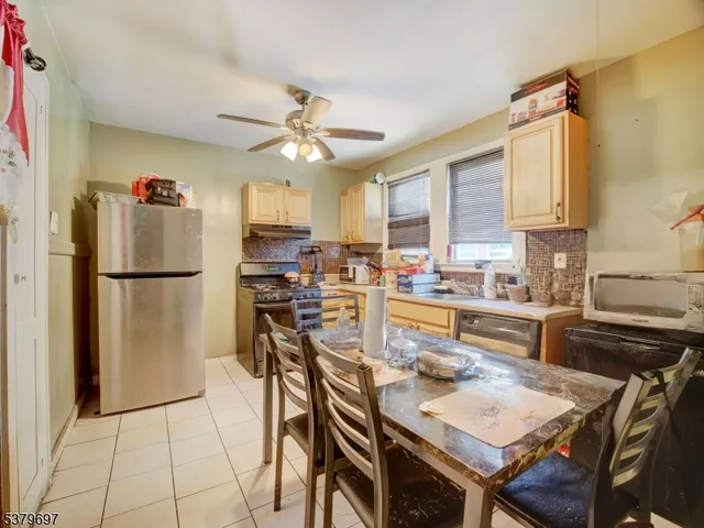 $699,999 | 170 Oakland Terrace, Unit 2, Newark, NJ 07106