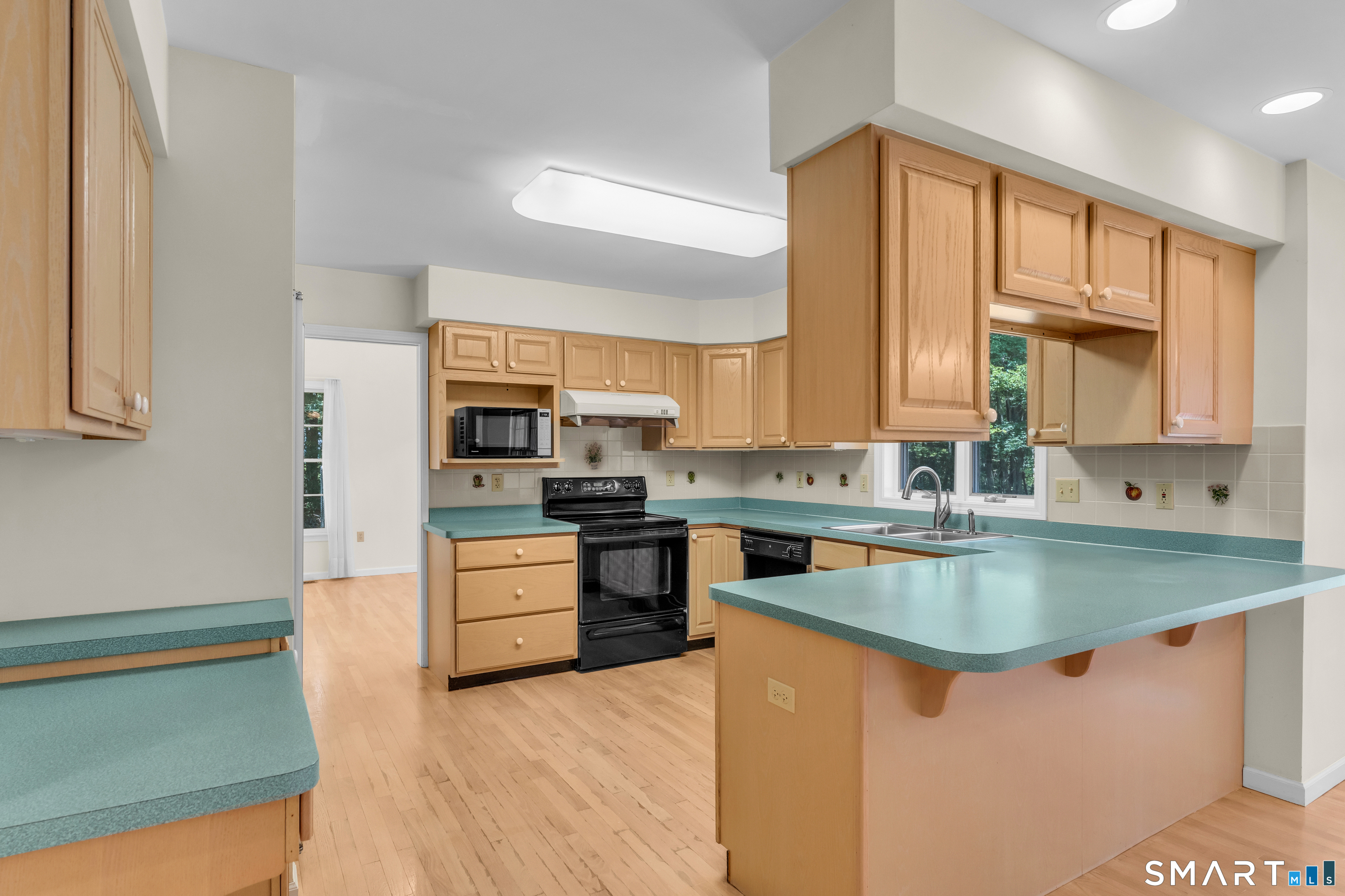 46 Spring Rock Road East Lyme, CT 06333 - Photo 12 of 40