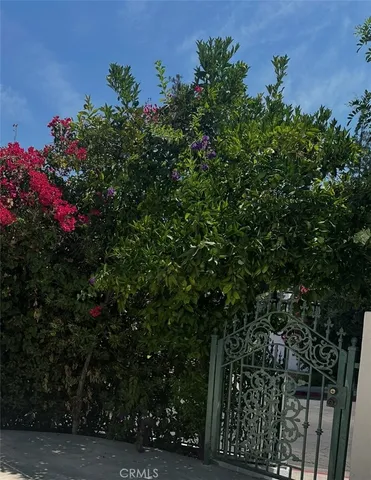 $5,900 | 17041 Escalon Drive, Encino, CA 91436