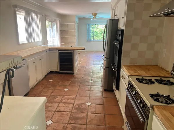 $5,900 | 17041 Escalon Drive, Encino, CA 91436