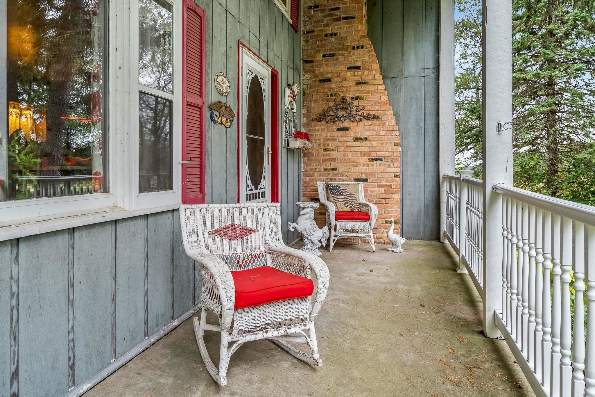 4304 Kendall Road Winnebago, IL 61088 - Photo 3 of 43 a view of a balcony with chairs and a table