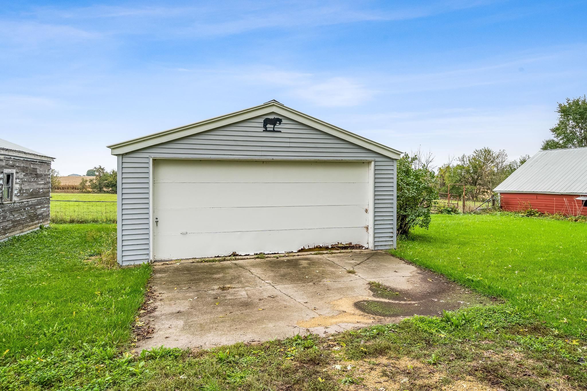 4304 Kendall Road Winnebago, IL 61088 - Photo 32 of 43 a front view of a house with a yard
