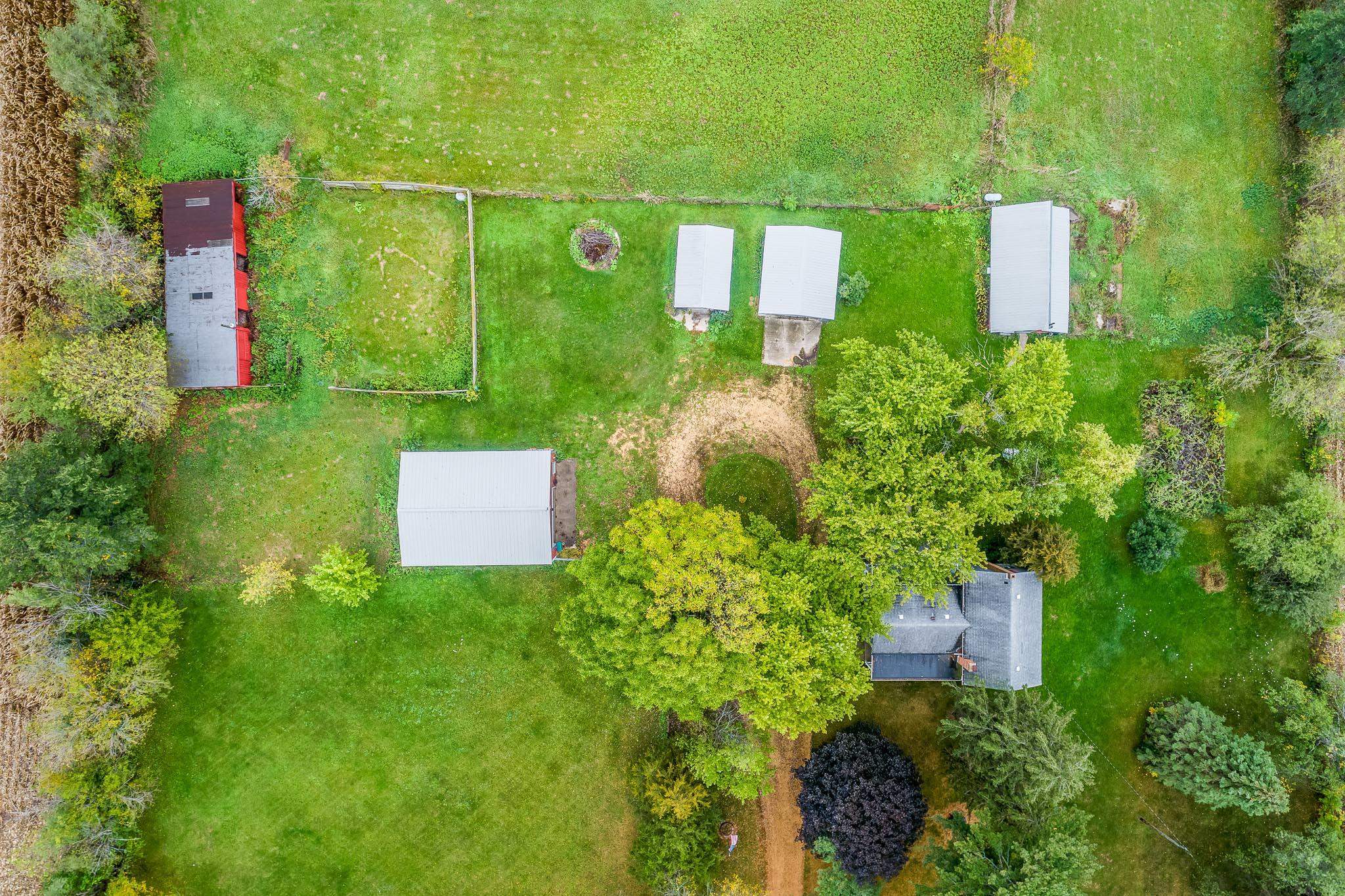 4304 Kendall Road Winnebago, IL 61088 - Photo 42 of 43 an aerial view of a house with a yard