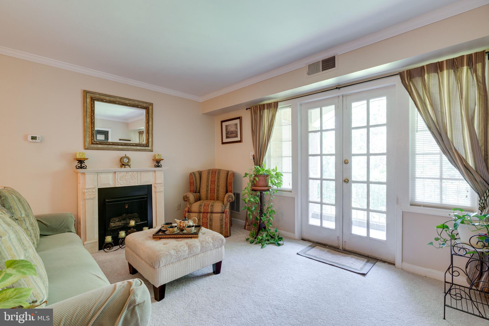 5905 Bayshire Road, Unit 184 Springfield, VA 22152 - Photo 2 of 48 living room