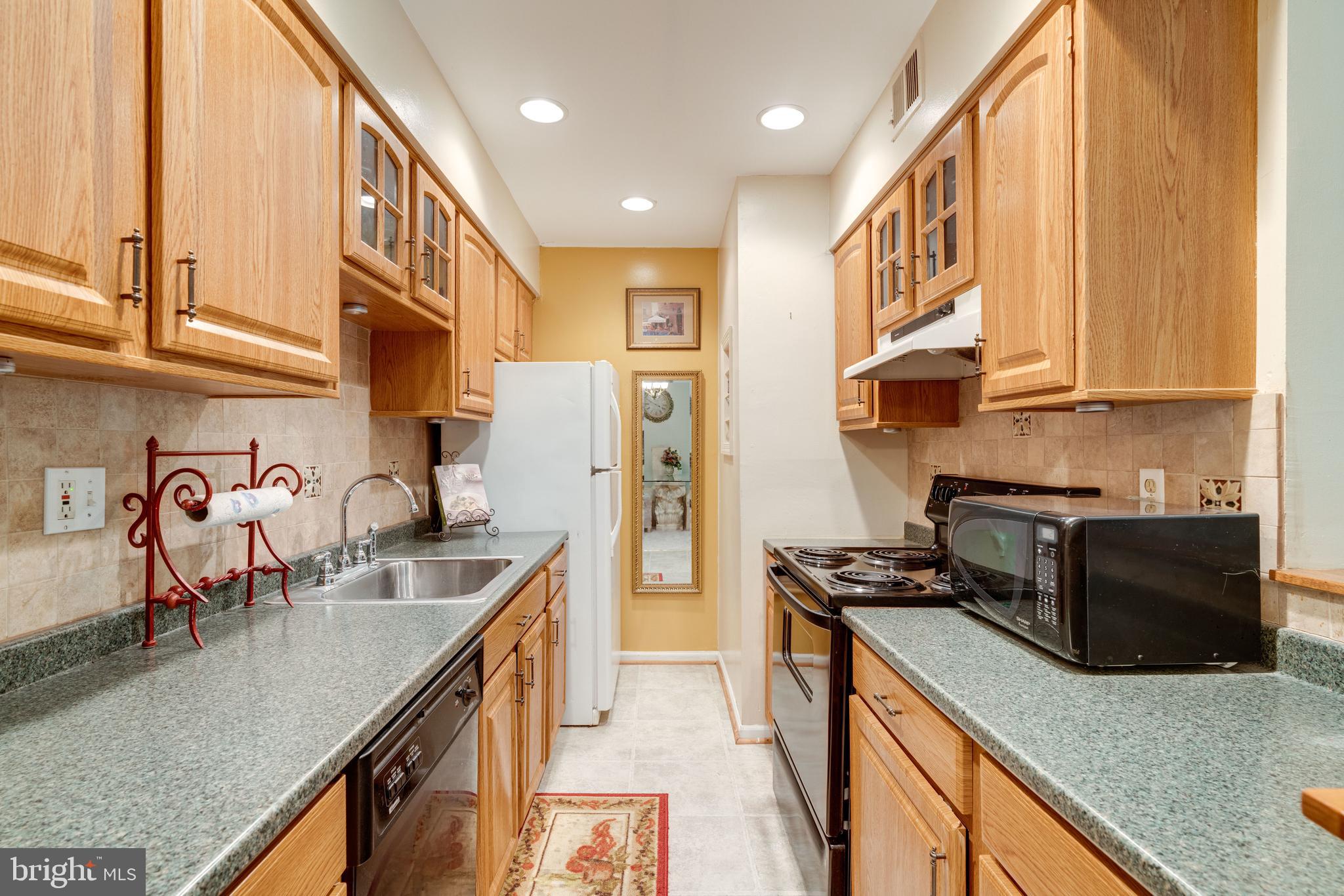 5905 Bayshire Road, Unit 184 Springfield, VA 22152 - Photo 4 of 48 kitchen