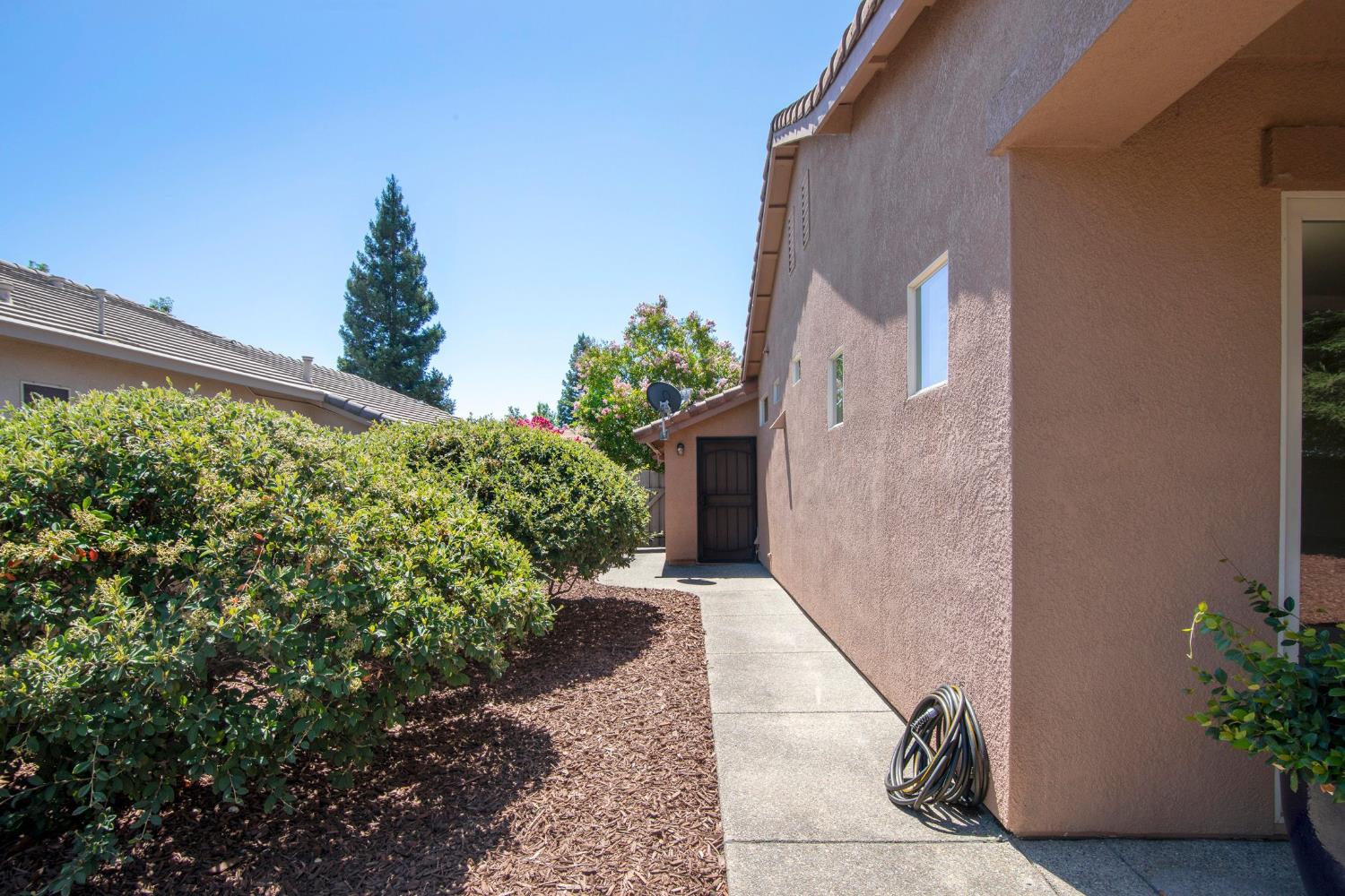 274 Lariat Loop Lincoln, CA 95648 - Photo 34 of 34 Side Yard w/Garage Access