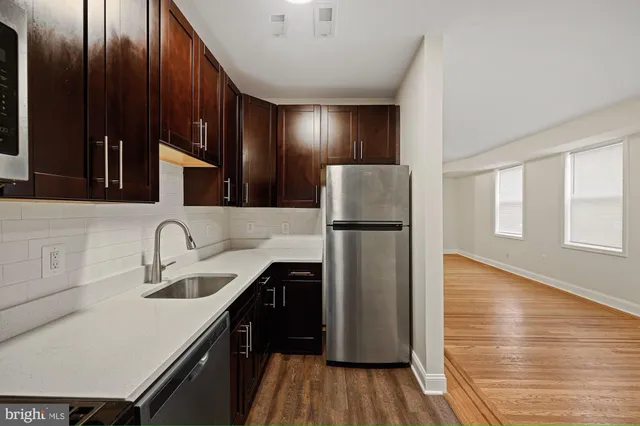 a kitchen that has a sink and a refrigerator